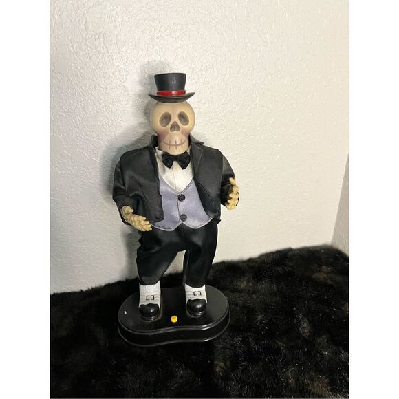VTG 1998 Gemmy Hip Swinging Halloween Skeleton - Display Pc. Not Working - Picture 1 of 4